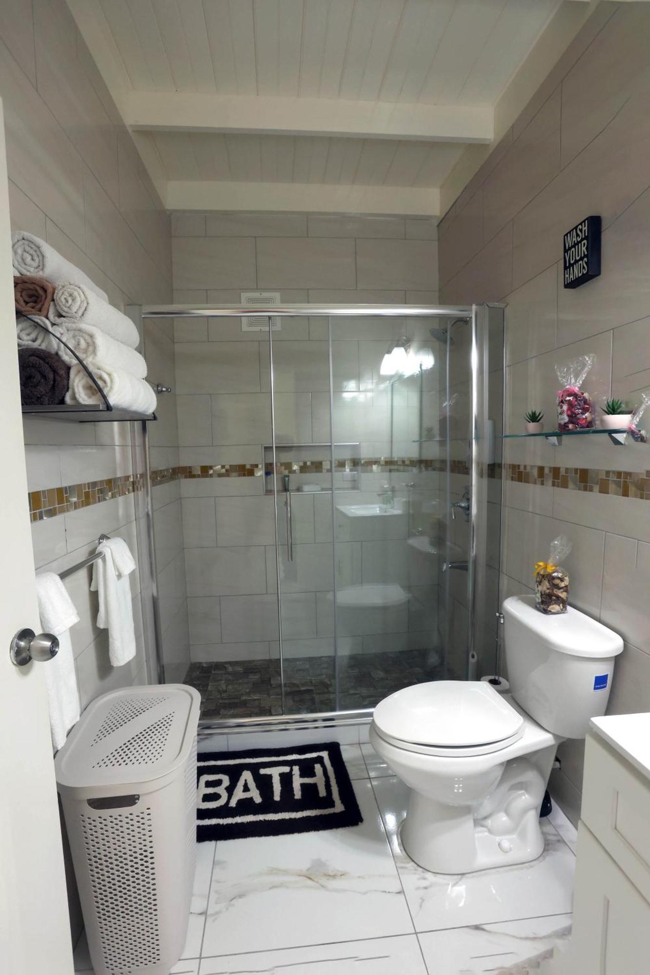 Spacious Luxury 3 Bed Rooms In Kingston Exterior photo