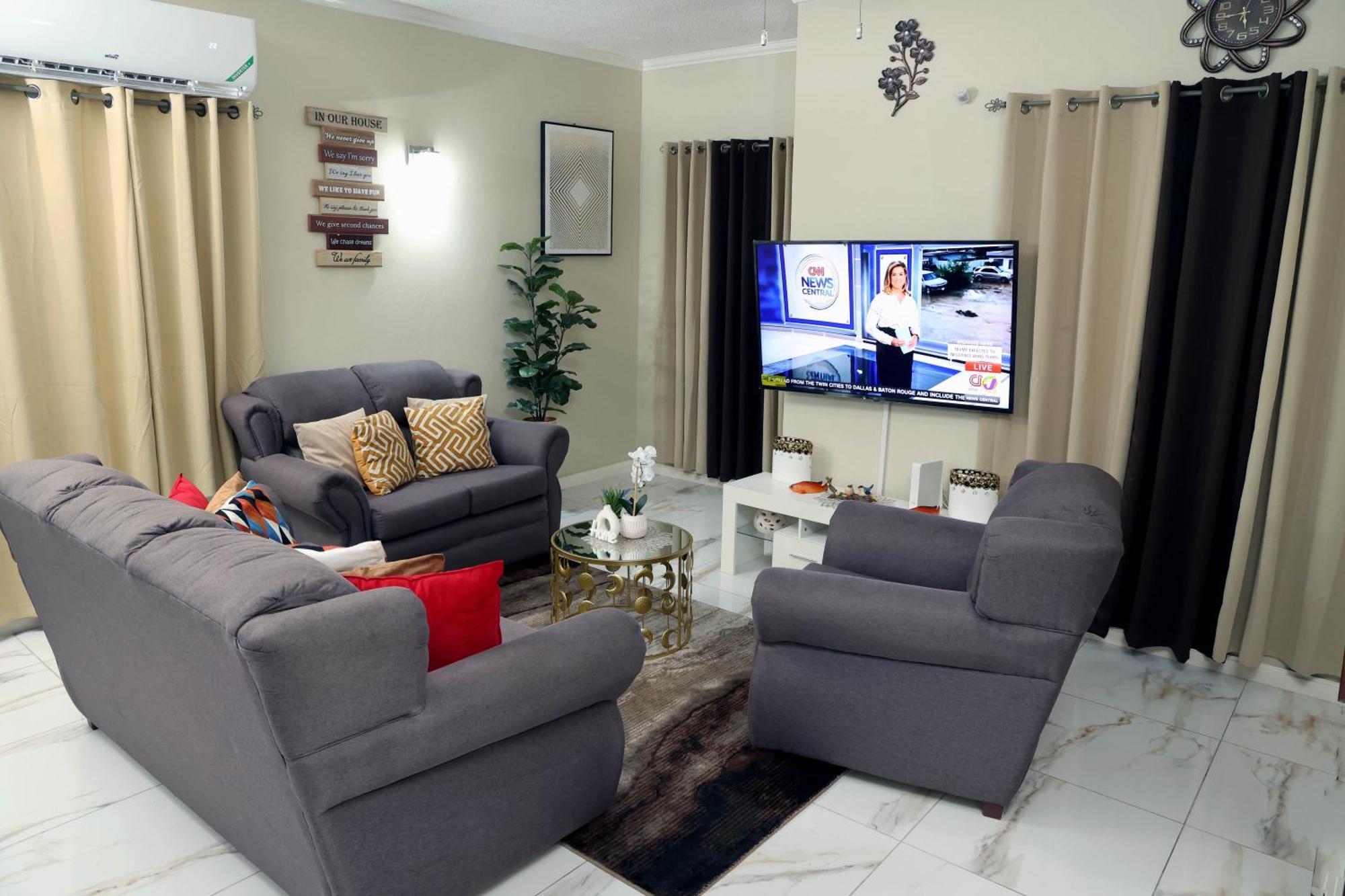 Spacious Luxury 3 Bed Rooms In Kingston Exterior photo