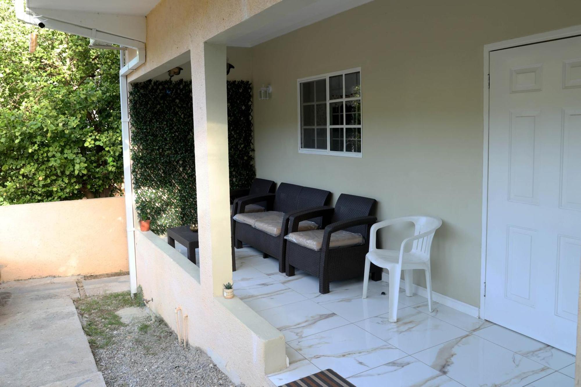 Spacious Luxury 3 Bed Rooms In Kingston Exterior photo
